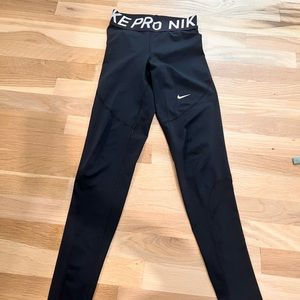 Black Nike pro leggings